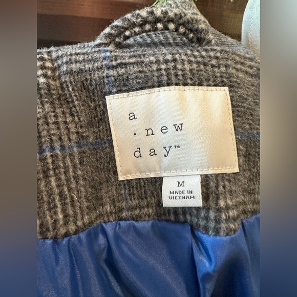 A NEW DAY GRAY BLUE PLAID SIZE M WOMENS MIDSIZED COAT WITH REMOVABLE SLEEVE MUFF - Picture 3 of 16